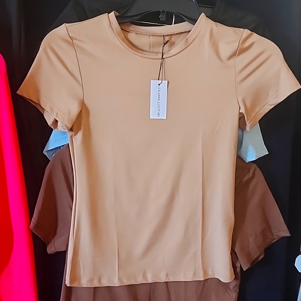 Short sleeve skims like top
